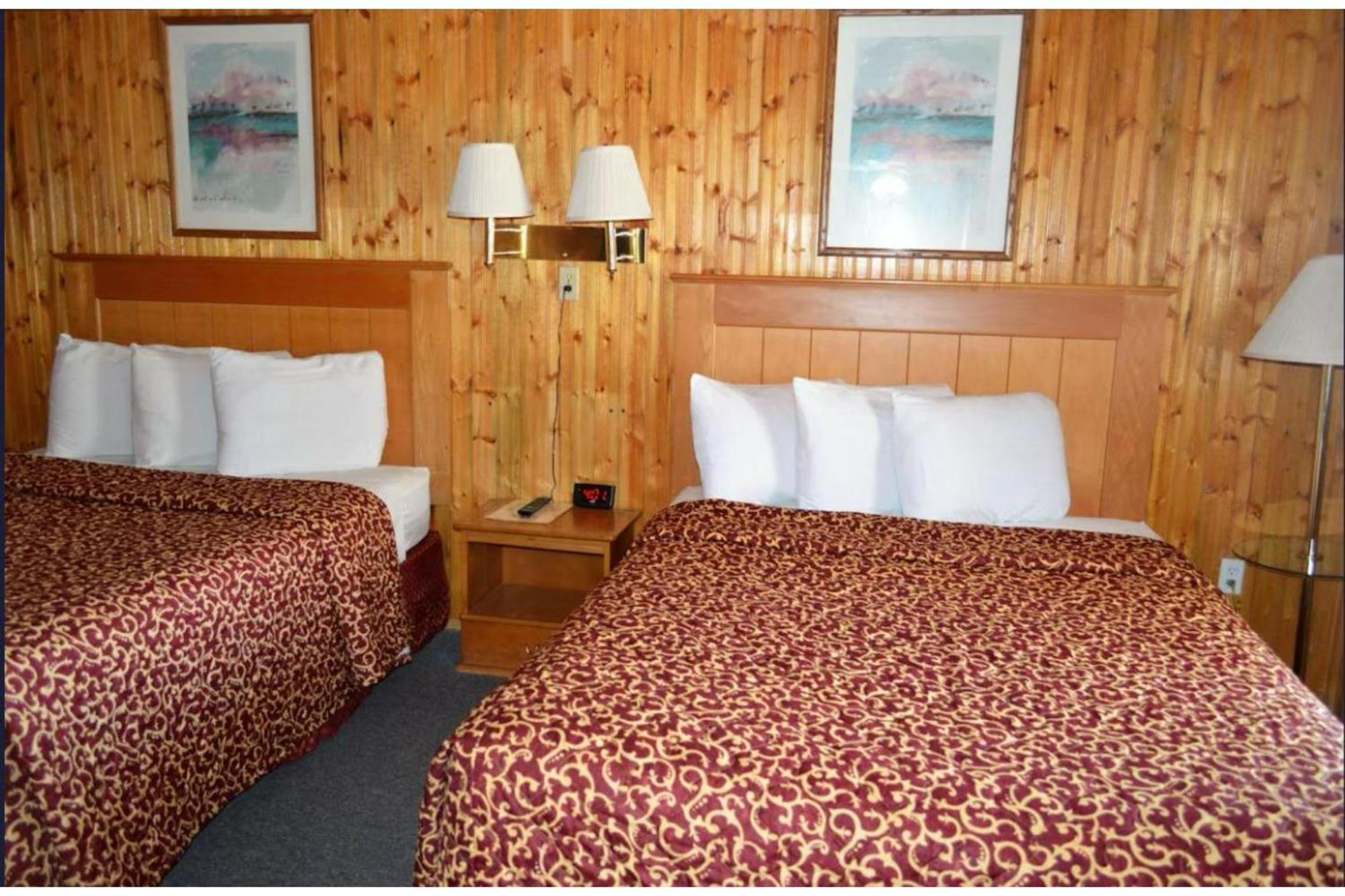 Green Acre Motel By Oyo Near Rush County Airport La Crosse Eksteriør bilde